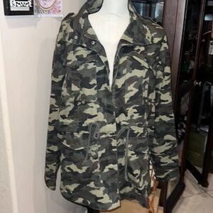BlankNYC CAMOFLAUGE jacket Large a lot of pockets brand new with tag